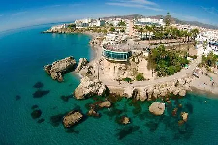 Precioso Con Parking En La Playa De Burriana Nerja